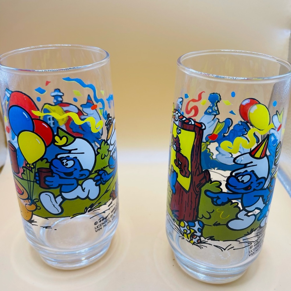 Vintage 1983 collectible Smurf glasses